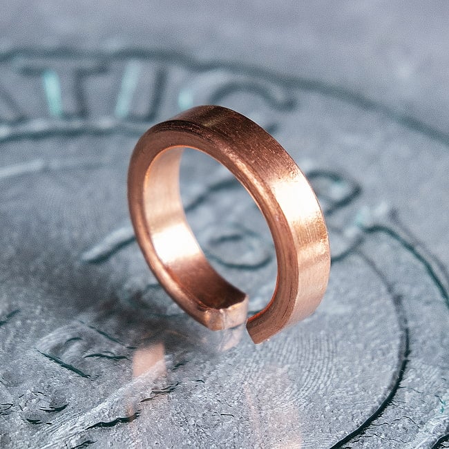 インドの純銅製リング 指輪 シンプルプレーンデザイン フリーサイズ(15号以上)　アーユルヴェーダやプージャで人気の銅 8 - とても良い雰囲気のリングです