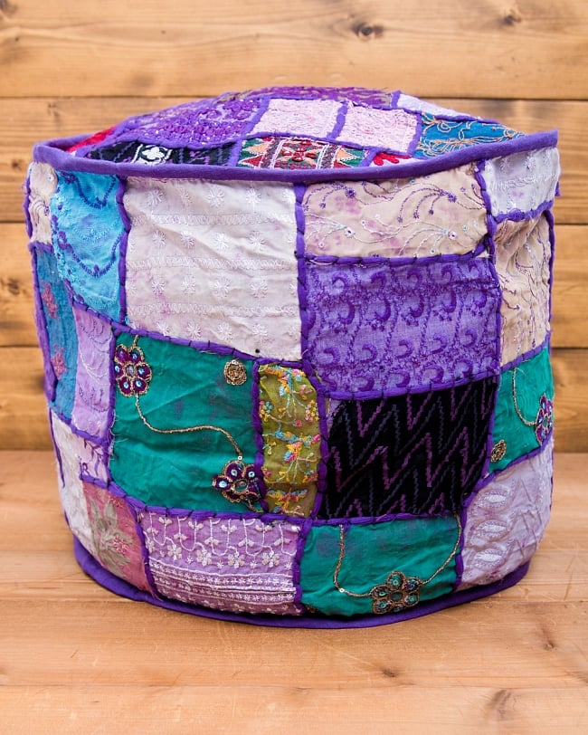 インド・プフ ラジャスタン刺繍布製のパッチワーククッションカバー - 紫の写真