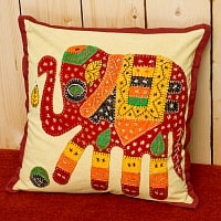 ラジャスタン刺繍のクッションカバー - 象さん【えんじ・赤象】の商品写真