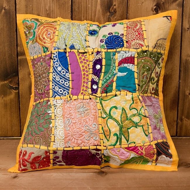  【ラジャスタン刺繍】クッションカバー 黄色系アソート 2 - パッチワークや刺繍が大変美しいです！