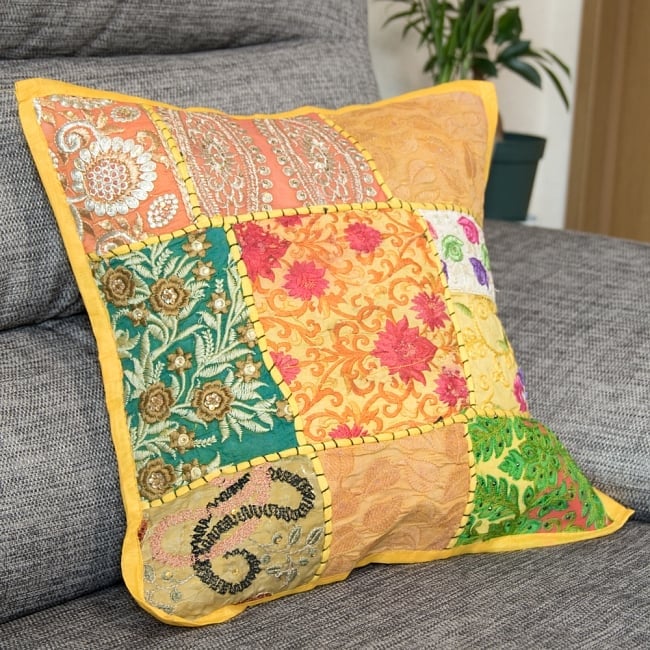 【ラジャスタン刺繍】クッションカバー 黄色系アソートの写真ラジャスタン,刺繍,アンティーク,クッション
