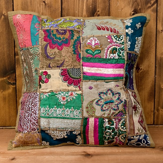 【ラジャスタン刺繍】クッションカバー カーキ系アソート 2 - パッチワークや刺繍が大変美しいです!