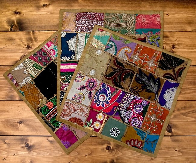 【ラジャスタン刺繍】クッションカバー カーキ系アソート 6 - アソート例です。
この様な色合いの中から1点をランダムにお送りさせて頂きます。