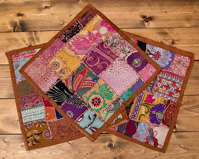【ラジャスタン刺繍】クッションカバー茶系アソート 6 - アソート例です。
この様な色合いの中から1点をランダムにお送りさせて頂きます。