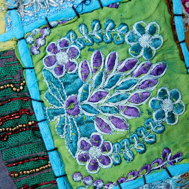  【ラジャスタン刺繍】クッションカバー 水色系アソート 3 - アンティーク布を使用しているので、シミやほつれなどある場合がござます。アンティークならではの魅力とご理解頂いた上でお買い求め下さいます様お願いお致します。