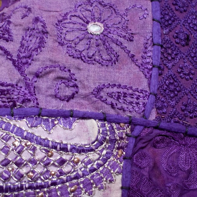 ラジャスタン刺繍のクッションカバー - 紫系アソート 3 - UPにしてみました