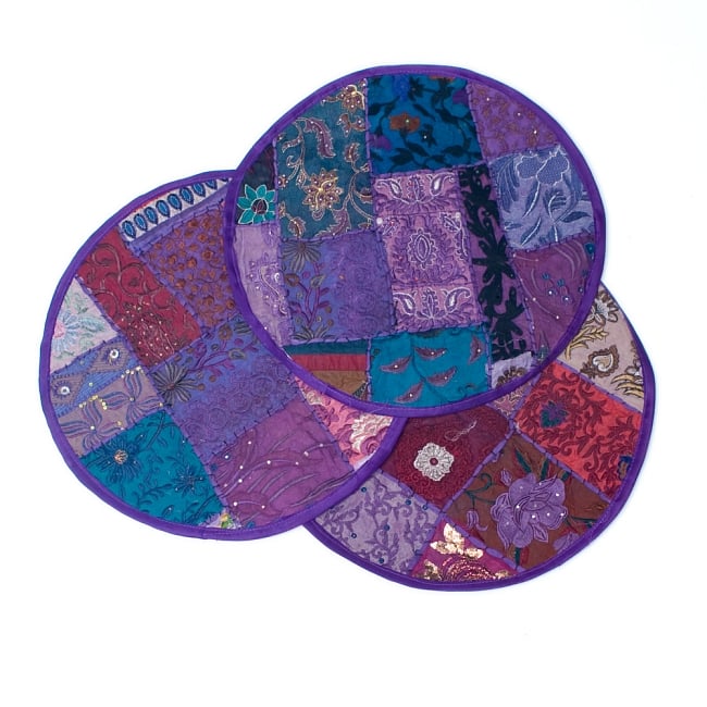 ラジャスタン刺繍のクッションカバー - 紫系アソート 7 - パッチワーク商品ですので、写真のように1点1点柄が異なります。予めご了承くださいませ