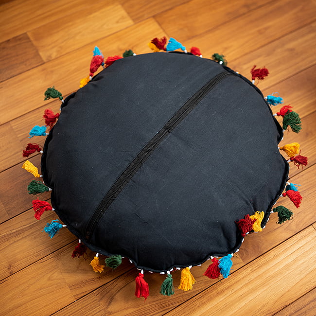 【ミラー付き!特大 直径63cm】ラジャスタン刺繍のクッションカバー - 象さん 7 - 裏面の様子です。