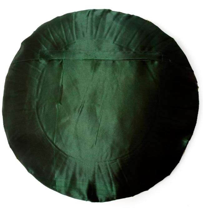 ゴールド刺繍の円形クッションカバー【緑色&青色】 4 - 裏面もしっかりと、光沢のある生地が使われているので、光の角度によって立体感を演出してくれます。