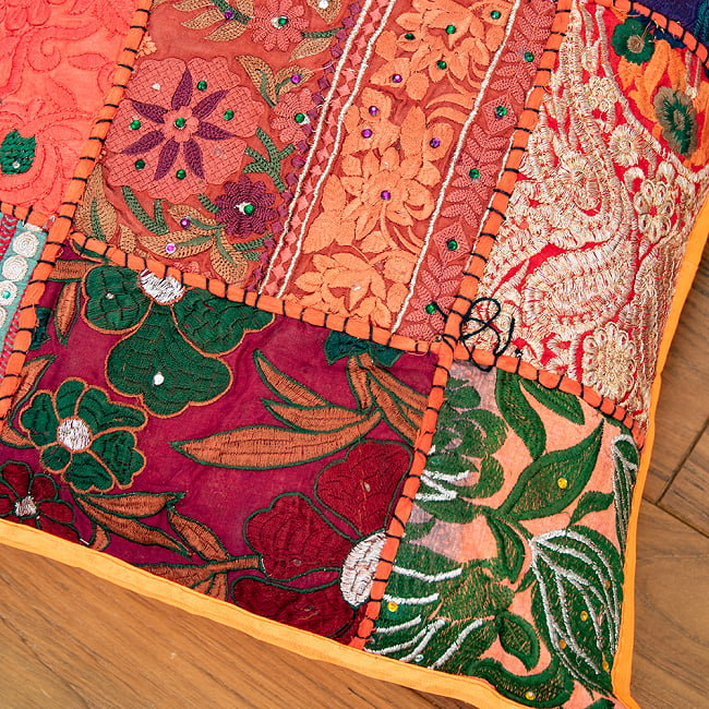 〔アソート〕ラジャスタン刺繍のクッションカバー - オレンジ 4 - 砂漠地方独特のデザインです。