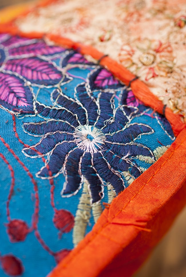 〔アソート〕ラジャスタン刺繍のクッションカバー - オレンジ 5 - 砂漠地方の細かな手芸です。