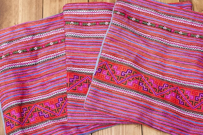 モン族刺繍の高級クッションカバー - ピンク・赤系 [クッション同梱品] 6 - 手作りのため1点ずつ細部が異なります。ご了承の上お買い求めください。