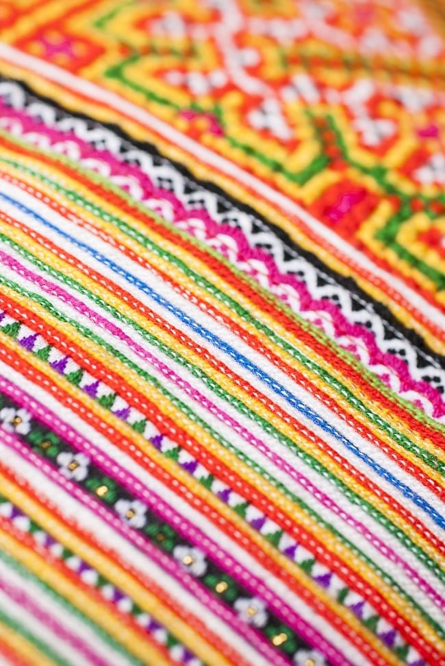 モン族刺繍の高級クッションカバー - 黄・オレンジ系 [クッション同梱品] 5 - 飽きることのない手工芸の芸術ですね。