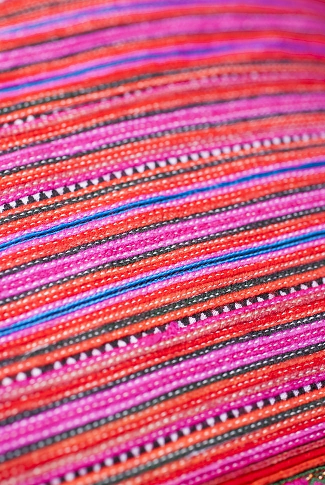 モン族刺繍の高級クッションカバー - ピンク・オレンジ系 [クッション同梱品] 5 - 飽きることのない手工芸の芸術ですね。