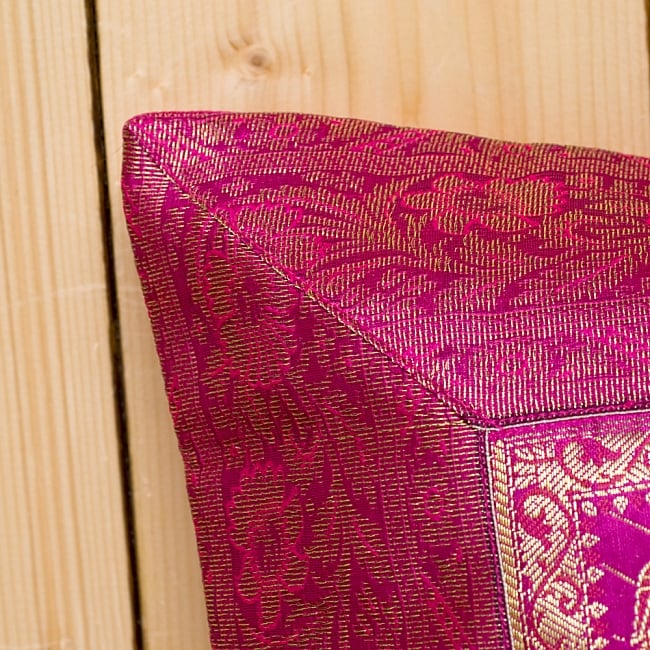 インド伝統柄のクッションカバー【ピンク】 5 - 縁はこの様になっています
