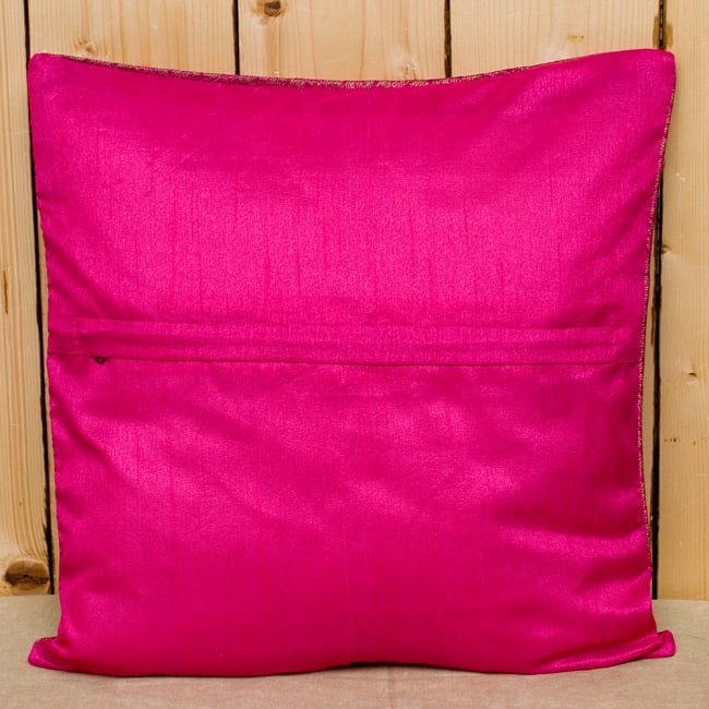 インド伝統柄のクッションカバー【ピンク】 6 - 裏側もシンプルで上品です