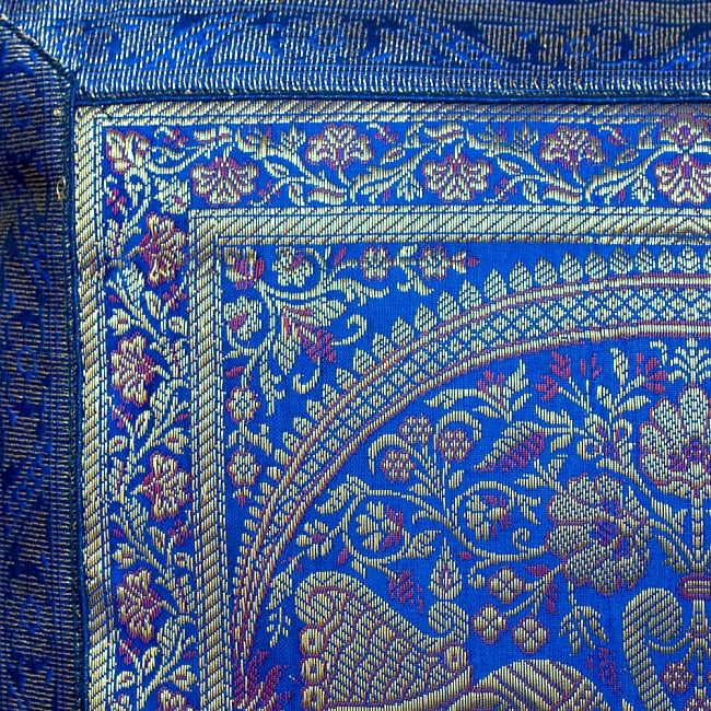 インド伝統柄のクッションカバー【ブルー】 3 - UPにしてみました。繊細な刺繍がとても素敵です＾＾
