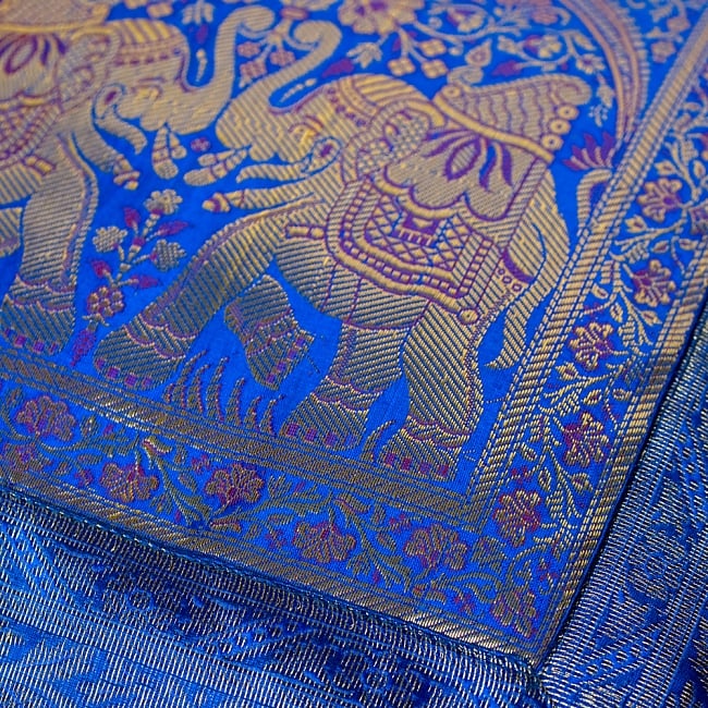 インド伝統柄のクッションカバー【ブルー】 4 - 象や鳥がなんとも愛らしく表現されています！