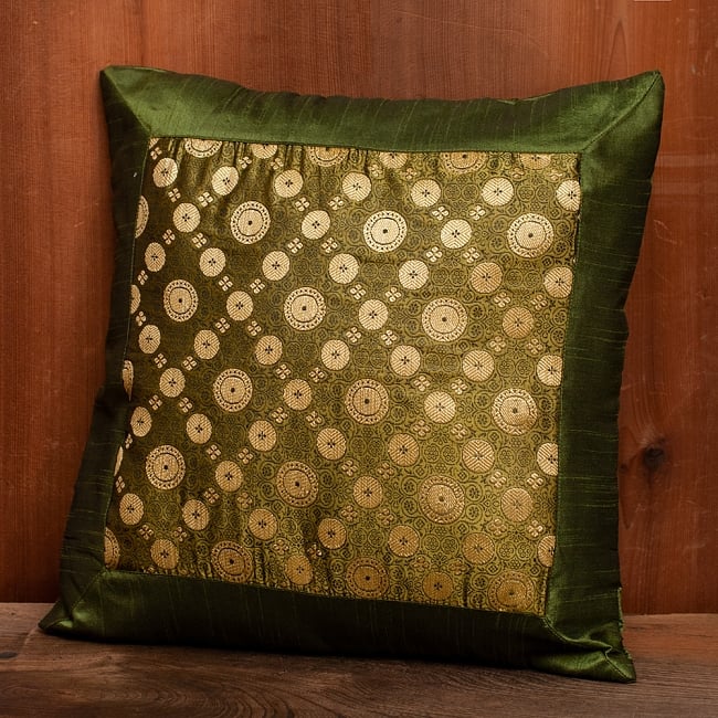 インド伝統柄のクッションカバー グリーンの写真1枚目です。エスニックな雰囲気をお部屋に。インドからやってきたクッションカバーです。クッションカバー,インド,伝統模様,伝統柄