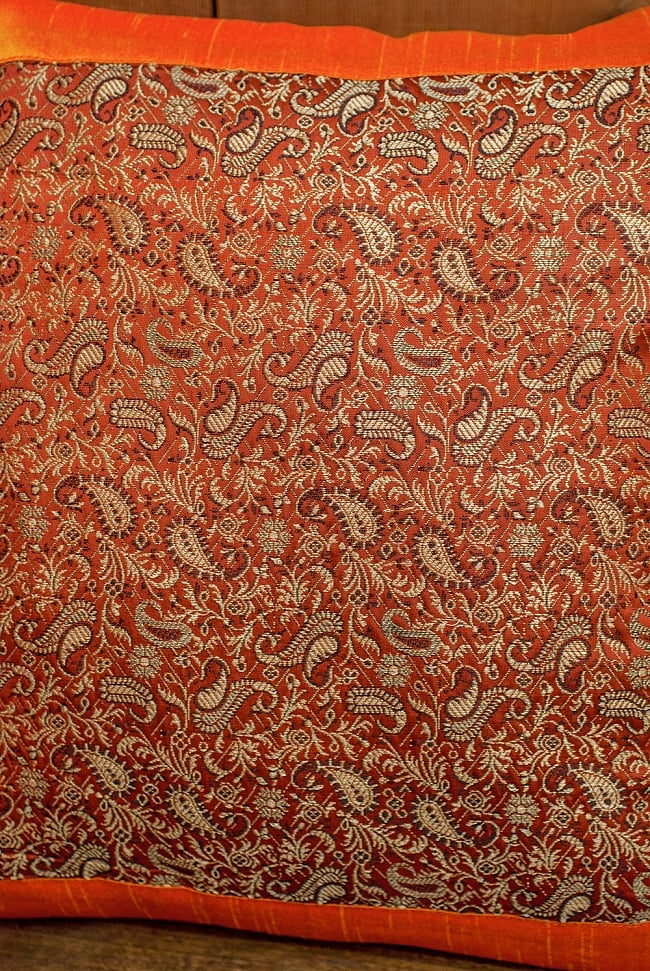 インド伝統柄のクッションカバー オレンジ 2 - 図像を正面から見てみました。
