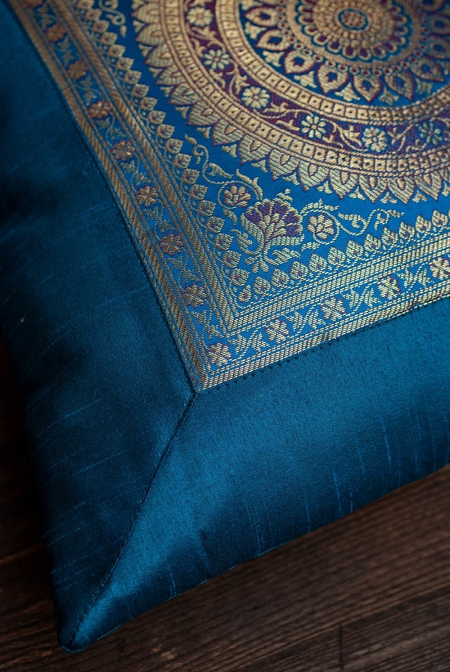 インド伝統柄のクッションカバー ブルー 4 - 角度を変えてみてみました。