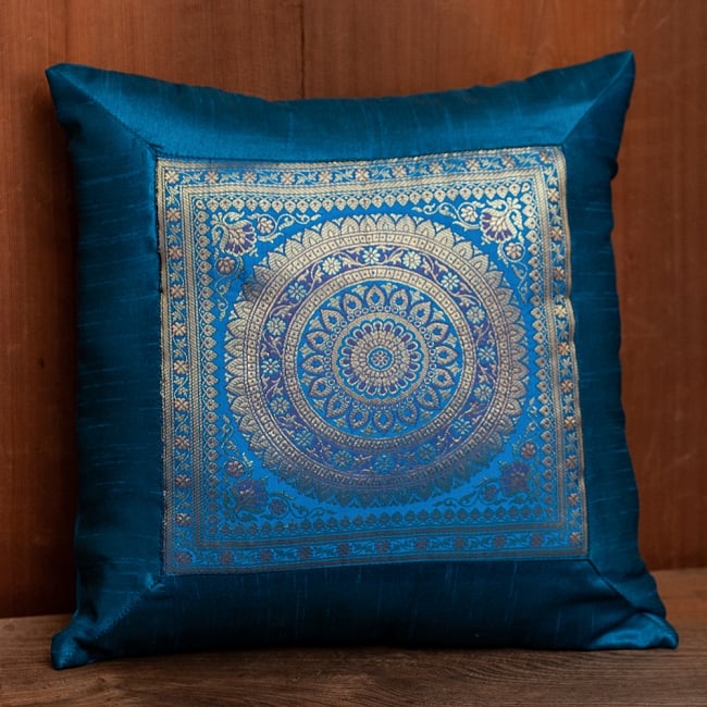 インド伝統柄のクッションカバー ブルーの写真1枚目です。エスニックな雰囲気をお部屋に。インドからやってきたクッションカバーです。クッションカバー,インド,伝統模様,伝統柄