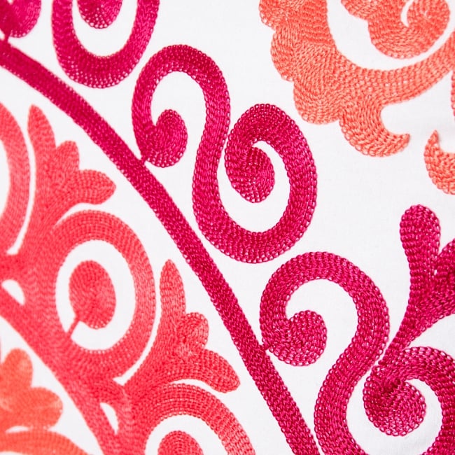 カラフルフラワー刺繍のコットンクッションカバー 2 - 細かい刺繍が美しいです。