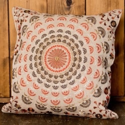 サンドベージュのマンダラクッションカバー - サブ2
