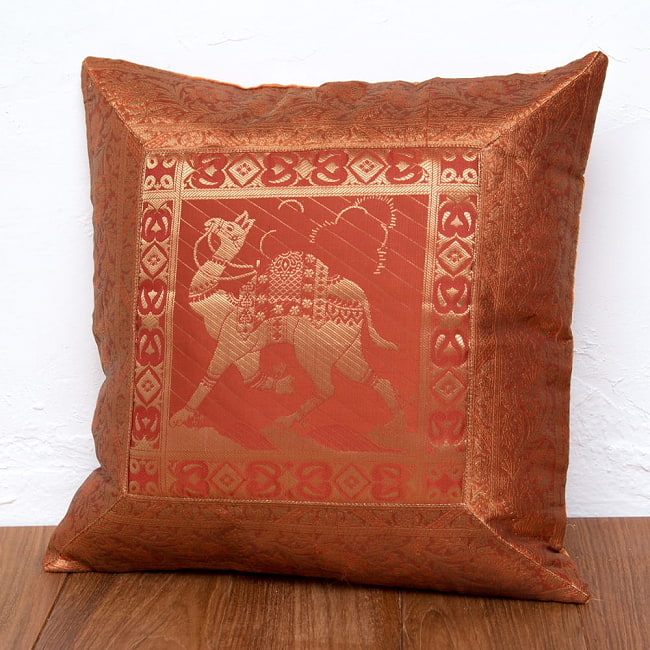 金糸入りのインド伝統柄クッションカバー 駱駝と孔雀 16 - 選択13：ラクダ-ブラウン