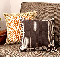 ナチュラルカラーのブロックプリントクッションカバー - サブ2