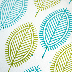 ホワイト＆パステルのブロックプリントクッションカバー - サブ2