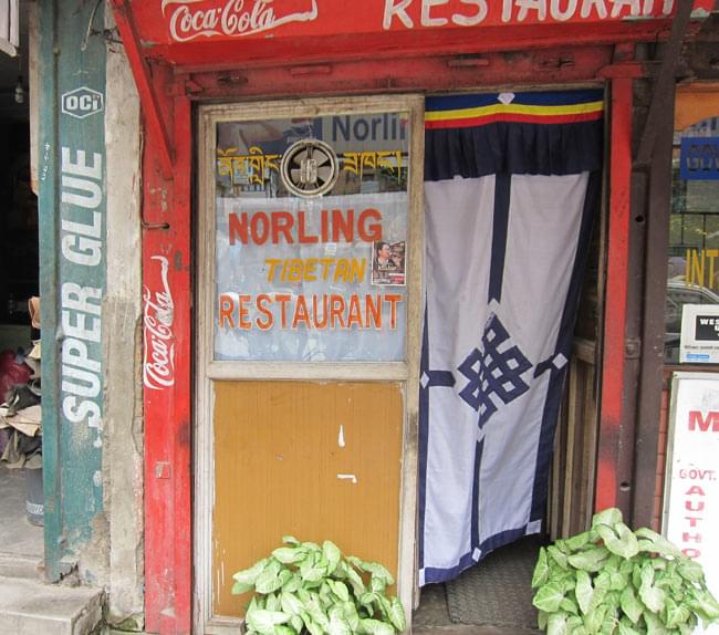 チベットのレストランのれん - 青 7 - ネパールでは、こんな風に使用されています。