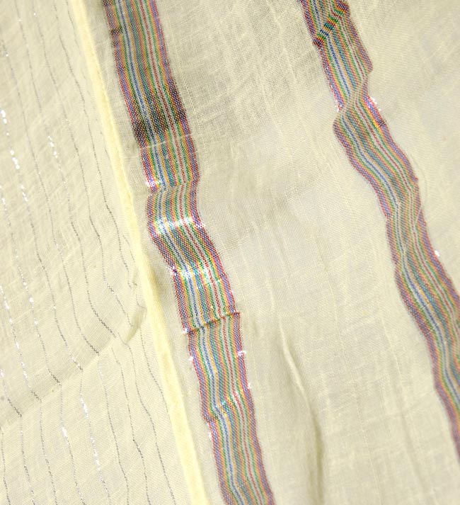 インドのコットンのれん【ラメライン入り】 - ライト・クリーム 2 - 柄の一部を拡大してみました