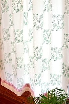 〔100cm×176cm〕インドの木版染め 手作りウッドブロックプリントのホワイトカーテン - 緑系 孔雀羽の商品写真