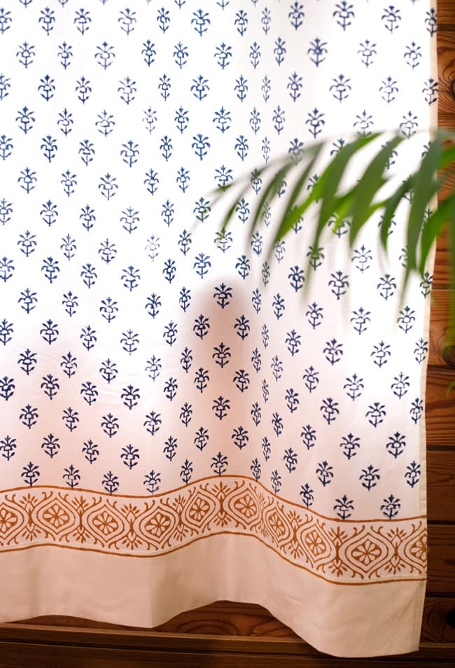 〔100cm×200cm〕インドの木版染め 手作りウッドブロックプリントのサフェードカーテン - 青系 花柄 4 - 下部はこのようになっております