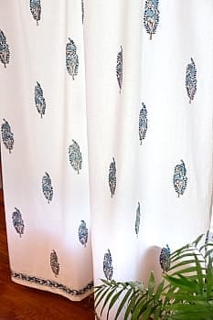 〔146cm×200cm〕インドの木版染め 手作りウッドブロックプリントのサフェードカーテン - 青系 ボタニカル柄の商品写真
