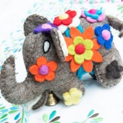 手作りフェルトのニヒルなゾウさん - グレー(ID-DOLL-110)