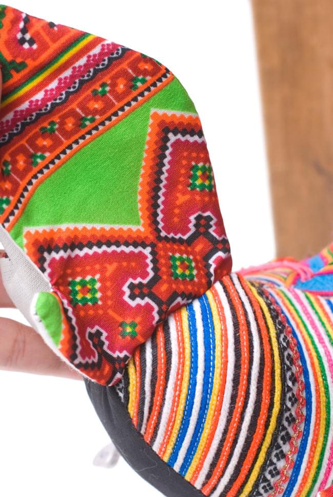 モン族の手作りぬいぐるみ - にわとり 6 - かわいいお尻。