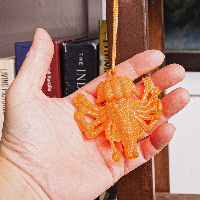 参上！！ハンギングハヌマーン ファイブフェイス 5 - 手に乗せるとこのくらいです。