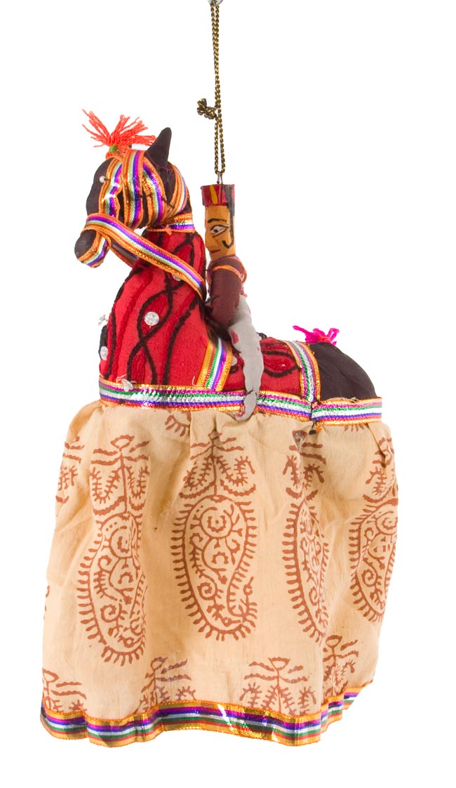 グジャラートの馬乗り人形 赤×ベージュの写真