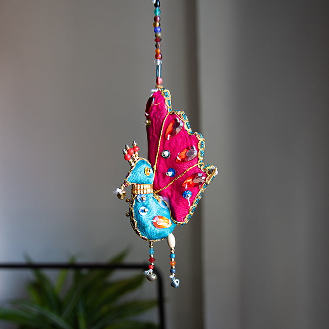 ラジャスタンのミニ孔雀　アソートの写真1枚目です。全体写真です。こちらは1：ピンク系手作り人形,ラジャスタン 人形,ハンギング,モビール,孔雀,
