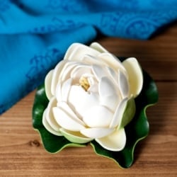 【選べる9個セット】〔約9.5cm〕水に浮かぶ 睡蓮の造花 フローティングロータス - ホワイトの写真