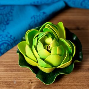〔約9.5cm〕水に浮かぶ 睡蓮の造花 フローティングロータス - 緑と黄色
