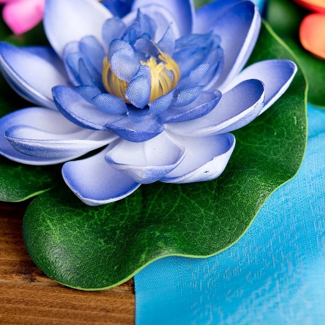 〔約9.5cm〕水に浮かぶ 睡蓮の造花 フローティングロータス 4 - リアルな作りをしています