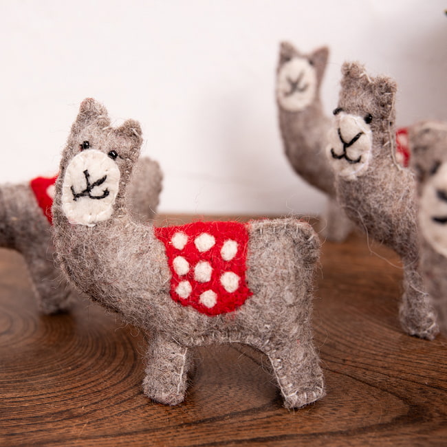 【3個セット】手作りのぬくもり　ネパールフェルトのアルパカ 3 - お送りするのはひとつです