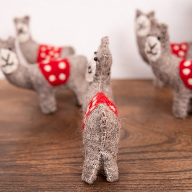 【3個セット】手作りのぬくもり　ネパールフェルトのアルパカ 4 - おしりから撮ってみました