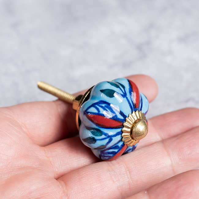 アジアンデザインの取っ手 陶器のプルノブ(ドアノブ)〔約3.5cm〕 5 - このくらいのサイズ感となります