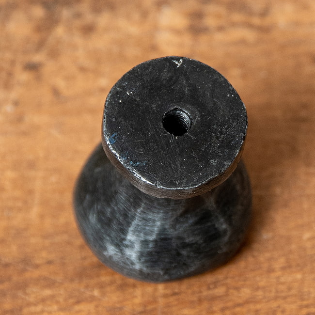 槌目仕上げ アイアンプルノブ ヴィンテージ調 直径2.4cm 6 - ネジ穴部分の様子です。