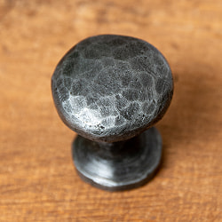 【4個セット】槌目仕上げ アイアンプルノブ ヴィンテージ調 直径2.4cm - サブ5