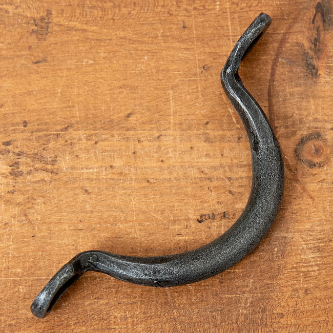 【4個セット】アイアン ドアハンドル ヴィンテージ調 ブリッジ型 幅9.5cm 5 - 側面からの様子です。